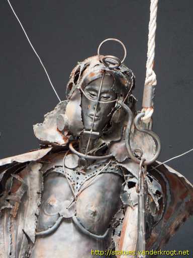 Andorra la Vella /  L'àngel muntat en un trapezi