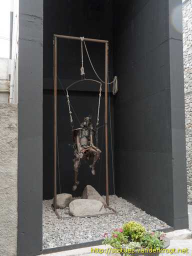 Andorra la Vella /  L'àngel muntat en un trapezi