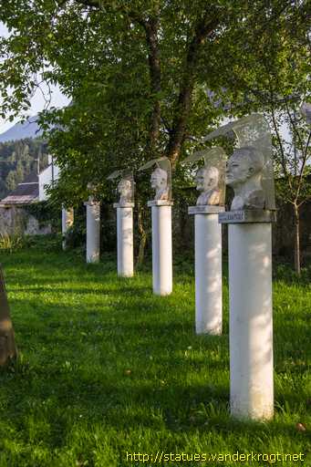 Suetschach /  Büsten von Slowenischen Persönlichkeiten aus Kärnten