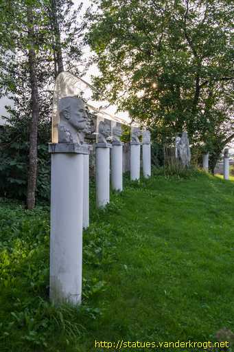 Suetschach /  Büsten von Slowenischen Persönlichkeiten aus Kärnten