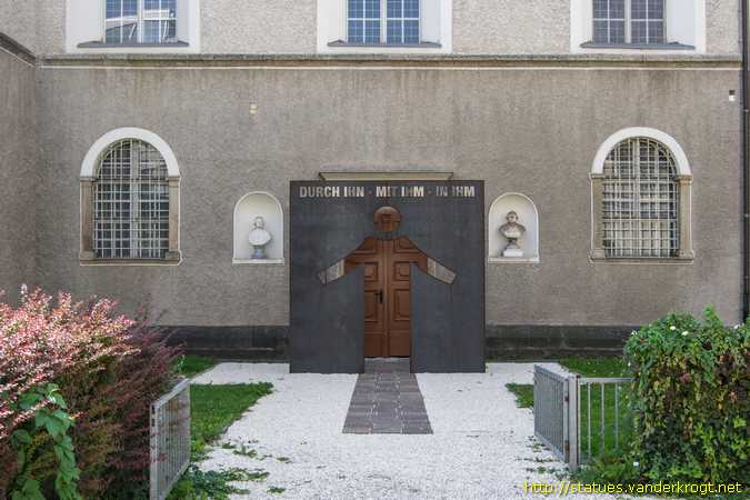 Klagenfurt /  Zwei Büsten