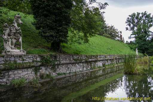 Graz /  Panther, Justitia, Herakles, Samson, Lex, und Puttengruppe