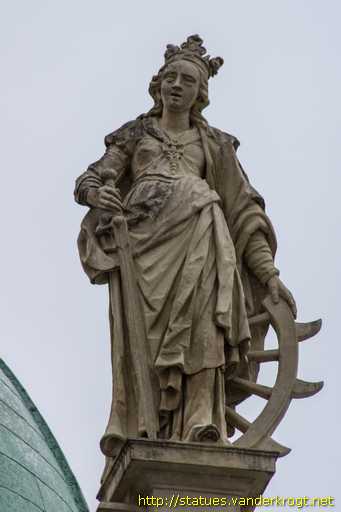 Graz /  Heiligenstatuen an der Katharinakirche