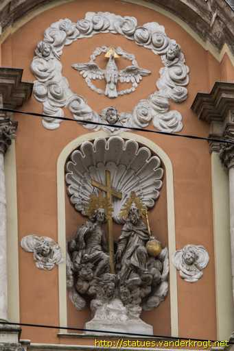 Graz /  Heiligenstatuen an der Dreifaltigkeitskirche