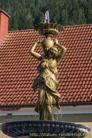 Unzmarkt /  Brunnen