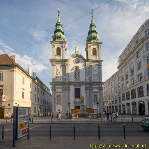 Wien /  Fassadenstatuen an der Mariahilfer Kirche