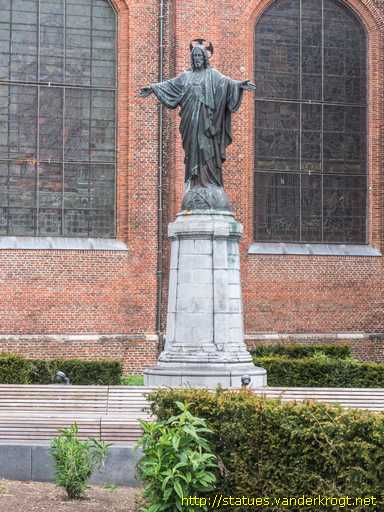 Turnhout /  Heilig Hartbeeld