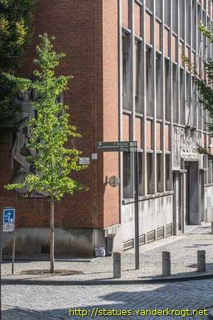 Mons /  Reliefs au bâtiment de la RTT