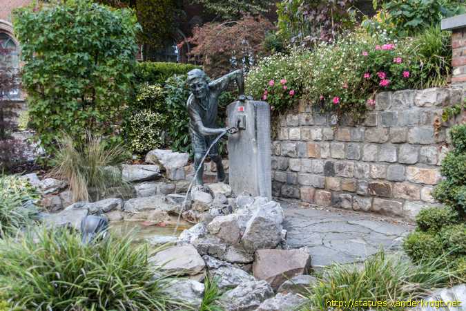 Mons /  Fontaine du Ropieur