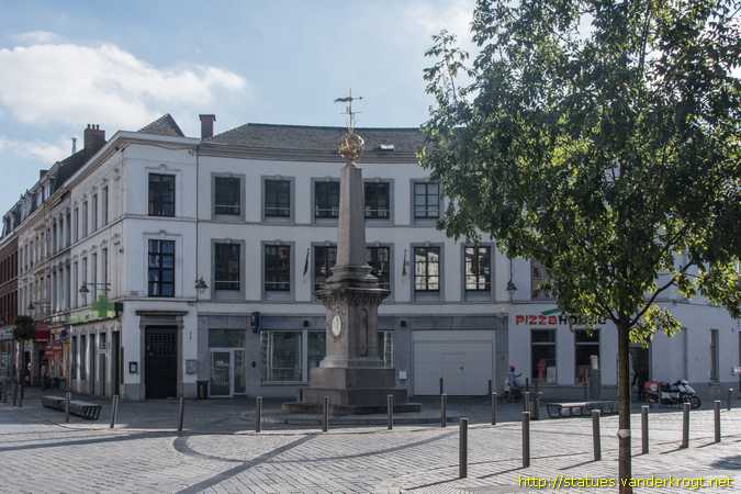 Mons /  Monument en mémoire de  J.-C. Houzeau de Lehaie