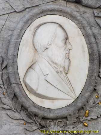 Mons /  Monument en mémoire de  J.-C. Houzeau de Lehaie