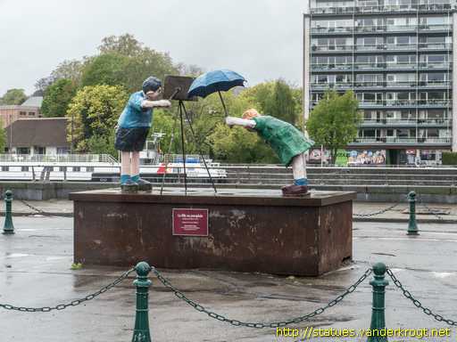 Huy /  La fille au parapluie