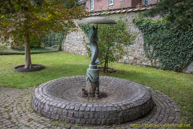 Eupen /  Brunnen Fisch mit Regenschirm