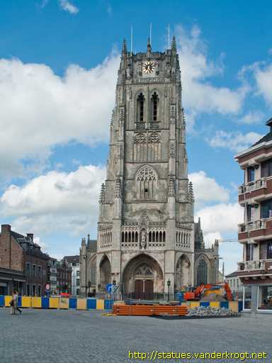 Tongeren /  Heiligenbeelden in de toren