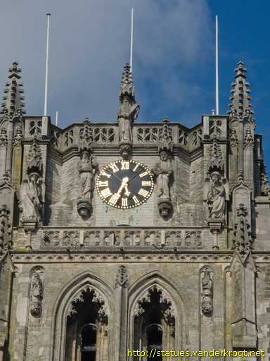 Tongeren /  Heiligenbeelden in de toren