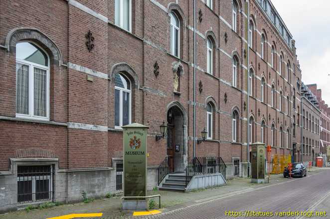 Maaseik /  Heilig Hartbeeld