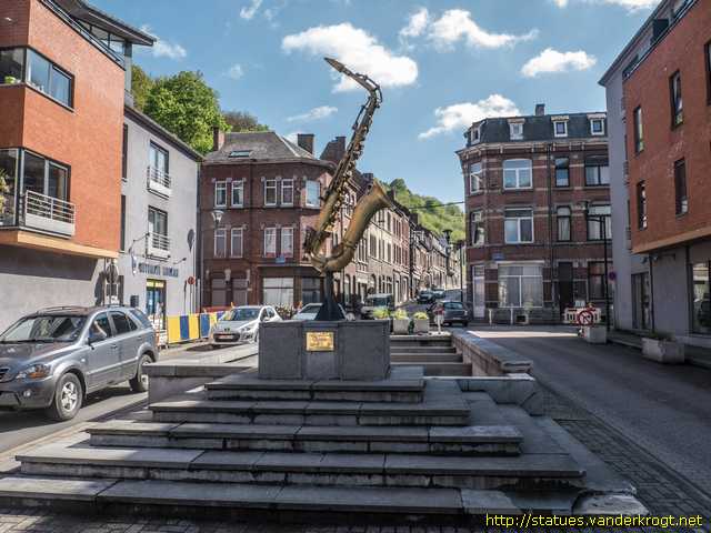 Dinant /  Saxophone réalisé en dinanderie