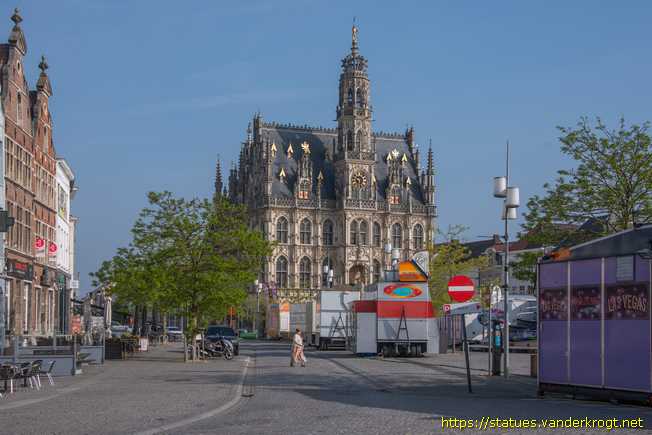 Oudenaarde /  Stadhuisbeelden