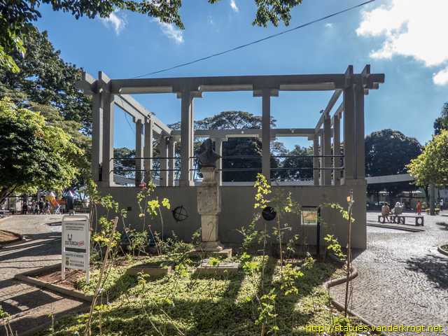 Belo Horizonte /  Busto de um homem desconhecido