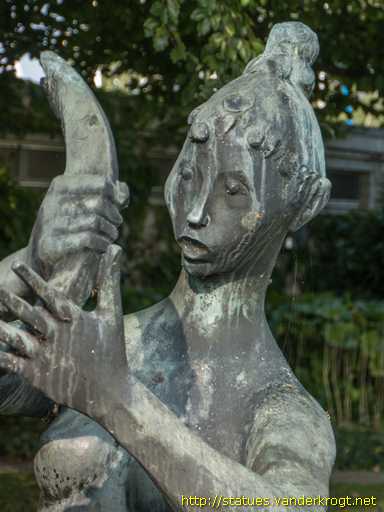 Romanshorn /  Frau mit Fisch