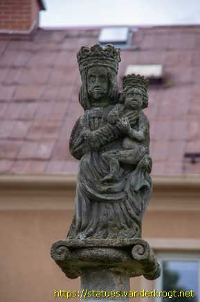 Bochov /  Sloup se sochou Panny Marie s dítětem