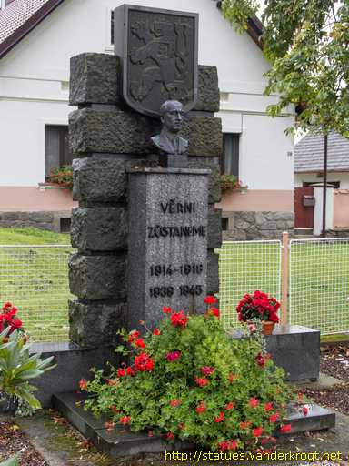 Měčín /  Pomník světové války s busta Ed. Beneš