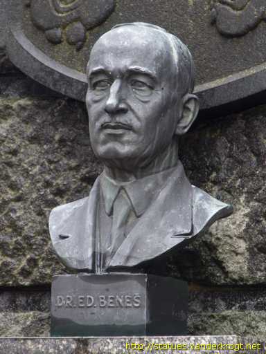 Měčín /  Pomník světové války s busta Ed. Beneš