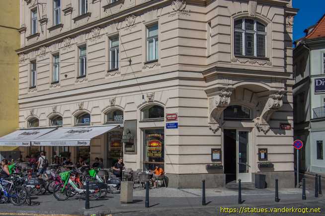 Praha /  Josef Václav Myslbek se svou matkou a přáteli