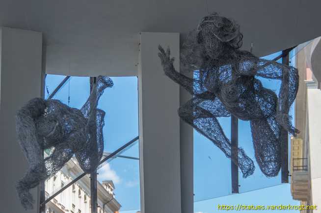 Praha /  The Swimmers