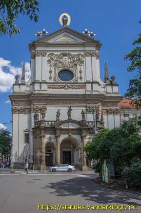 Praha /  Sochy svatých v kostele sv. Ignáce