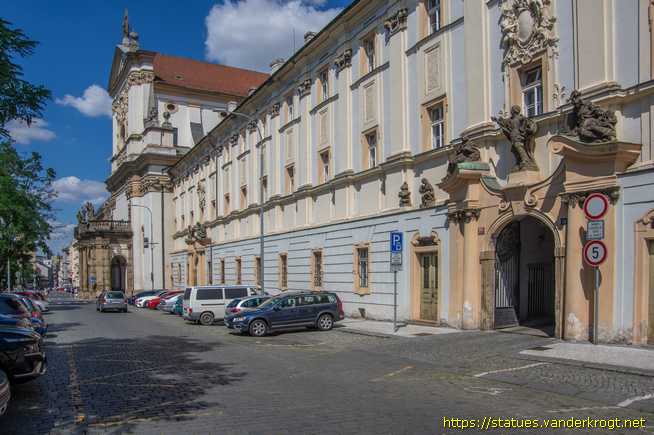 Praha /  Sochy z jezuitského kolegia