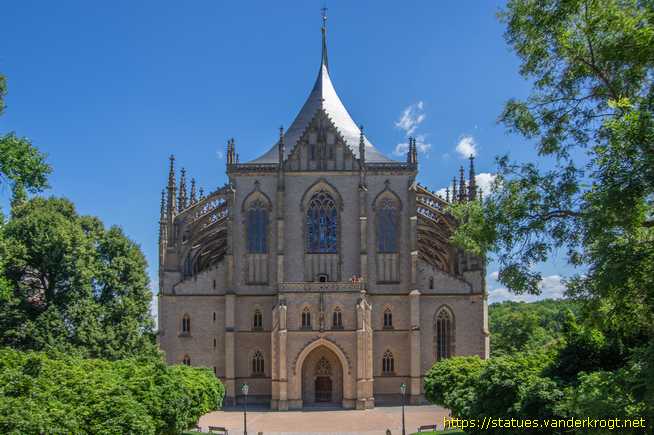 Kutná Hora /  Sochy svatých u Chrámu svaté Barbory