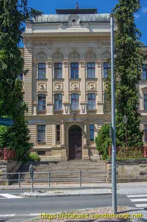 Kutná Hora /  Pět reliéfních portrétů