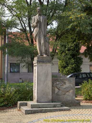 Nové Veselí /  Pomník světové války se sochou Masaryk
