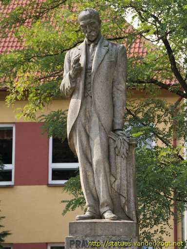 Nové Veselí /  Pomník světové války se sochou Masaryk