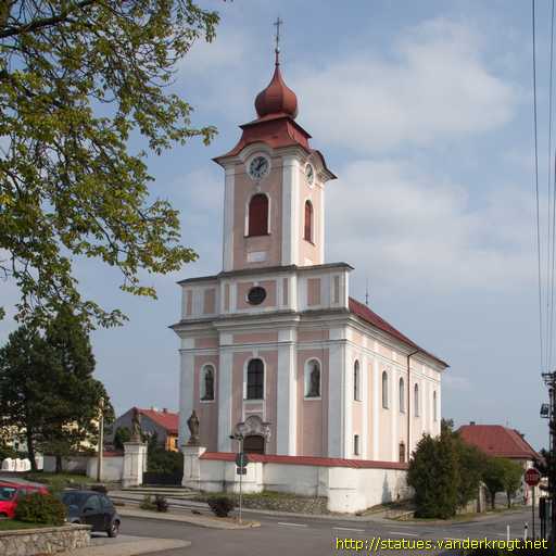 Nové Veselí /  Sochy svatých před Kostelem svatého Václava