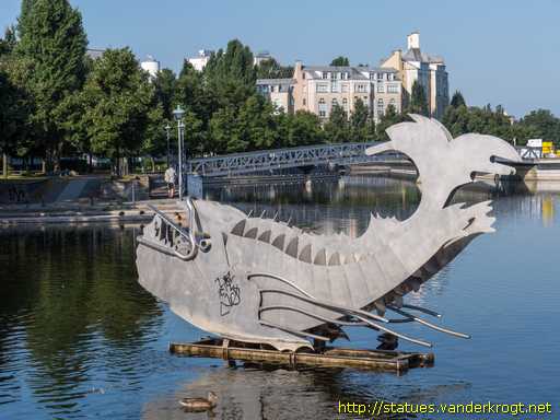 Berlin /  Fischplastik im Tegeler Hafen