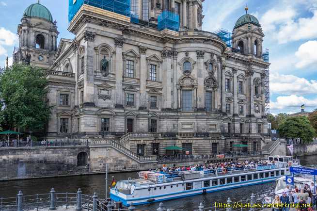 Berlin /  Die Herrschertugenden am Dom