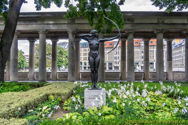 Berlin /  Bogenspannerin