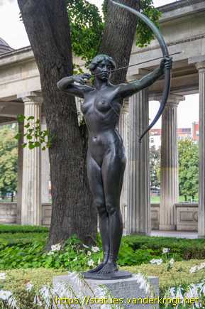Berlin /  Bogenspannerin