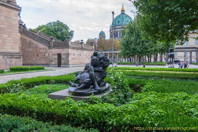 Berlin /  Herkules mit dem nemeischen Löwen