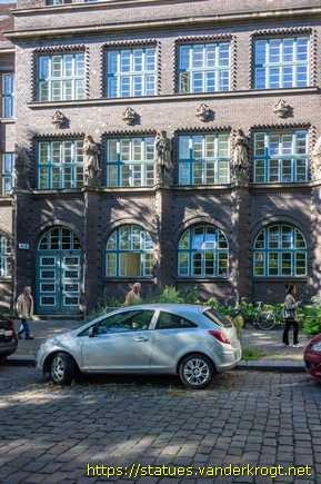 Berlin /  Allegorien des Gesundheitswesens