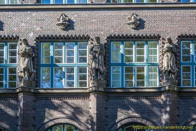 Berlin /  Allegorien des Gesundheitswesens