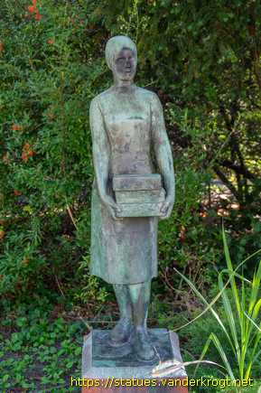 Berlin /  Aufbauhelferin