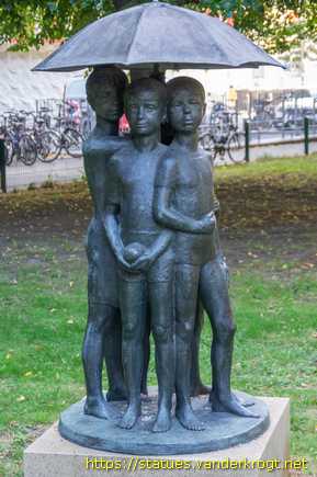 Berlin /  Fünf-Kinder-Tröpfel-Brunnen