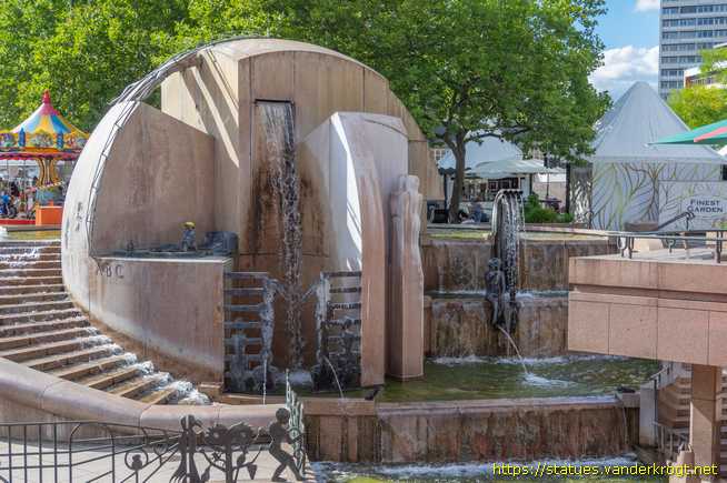 Berlin /  Weltkugelbrunnen