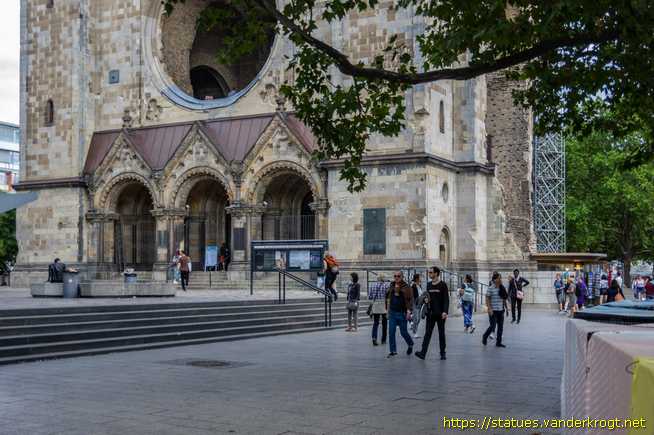 Berlin /  Gedenktafel Kaiser-Wilhelm-Gedächtniskirche