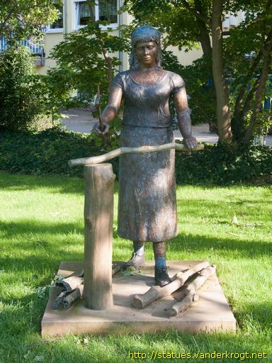 Eberbach /  Rindenklopferin-Denkmal