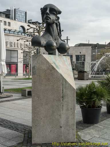 Stuttgart /  Frauenbüste