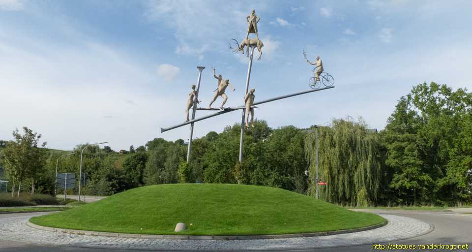 Lauffen am Neckar /  Hölderlin im Kreisverkehr